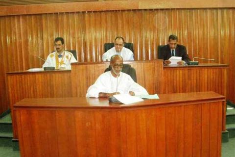 الشيوخ يلغون جلسة مع وزيرة احتجاجا على استمرار توقيف السيناتور ولد غده