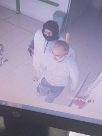 صورة تظهر جانب من وجه أحد المعتدين