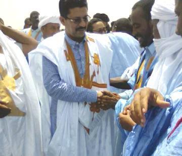 الوزير محمد عبد الله ولد أوداعه ـ خلال استقباله في قرية تمباره قرب مركز مال الإداري ـ أرشيف