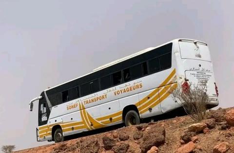 قرار بحظر منح "إذن الخروج" لحافلات النقل غير المزودة بمحددات السرعة