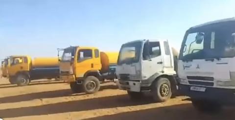 بعض الصهاريج المشاركة في عملية مجانية توزيع الماء