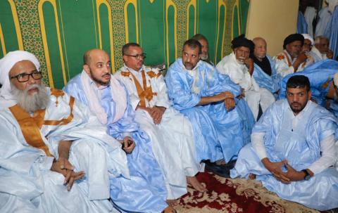 من اليسار : الفقيه اليدالي ولد الحاج أحمد ، محيي الدين ولد ابوه ، المدير العام للميناء أحمد سالم ولد محمد فال و المدير العام للتلفزيون محمد محمود ولد أبو المعالي ….