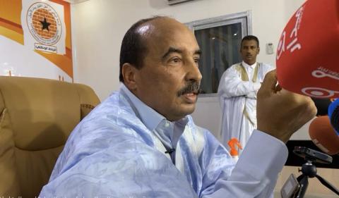 ولد عبد العزيز أثناء مؤتمره الصحفي بمقر حزب الرباط