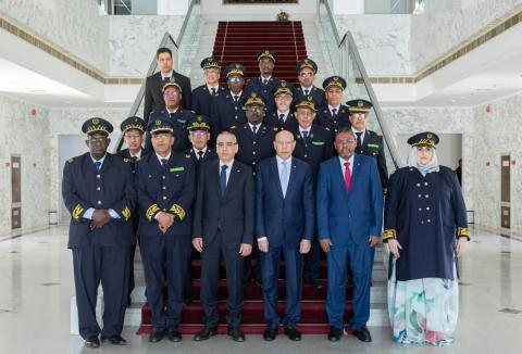 الرئيس يجتمع بالولاة في القصر الرئاسي