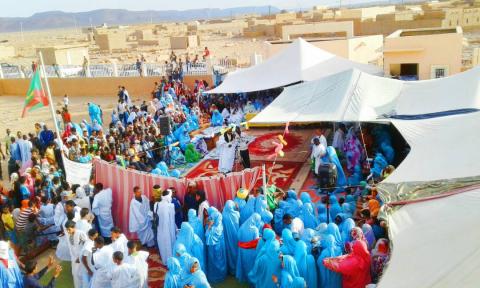 صورة توضح حجم الحضور و يظهر فيها بجلاء الزي الموحد للاعدادية