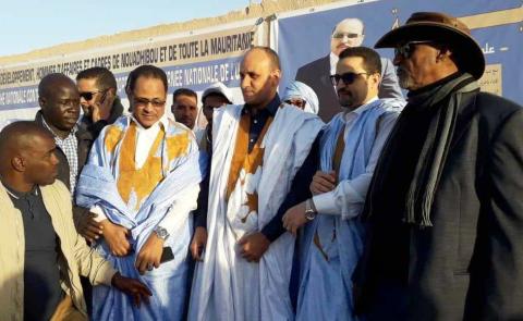 رئيس المنطقة الحرة يتوسط قادة المبادرة
