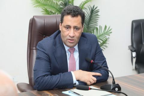 الوزير الأول يرأس اجتماعا تحضيريا لإطلاق مناقصة تموين البلاد بالمحروقات