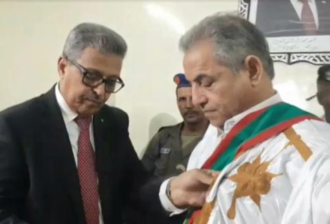 لحظة تنصيب العمدة